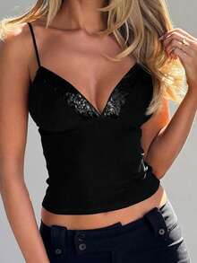 Nữ influencer người Mỹ gợi cảm trong kỳ nghỉ biển, diện áo hai dây hở lưng, cổ chữ V xẻ sâu, đính sequin và họa tiết, phong cách thường ngày. - màu đen - Xem 3