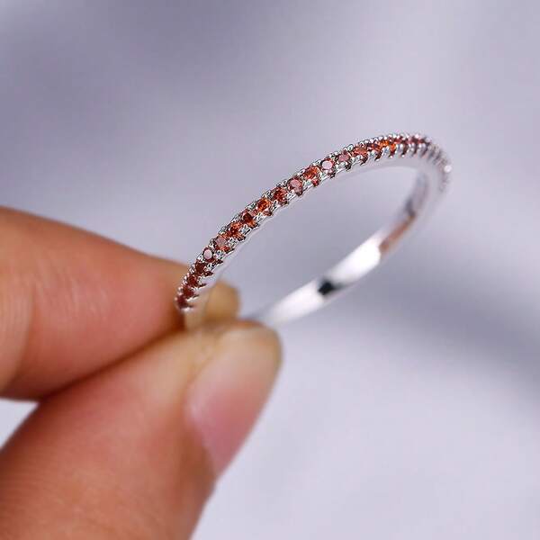 Vanel 1 pieza Anillo de eternidad elegante y delgado con banda plateada y circonita cúbica para mujeres, anillo apilable delicado con circonitas engastadas, joyería de moda para uso diario y fiestas