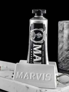 Marvis 85毫升甘草薄荷牙膏，独特的茴香薄荷口味，带来别具一格的味觉体验，美白防蛀，温和清洁配方，意大利奢华牙膏。85毫升/2.87液盎司 - Liquorice Mint - 查看 10