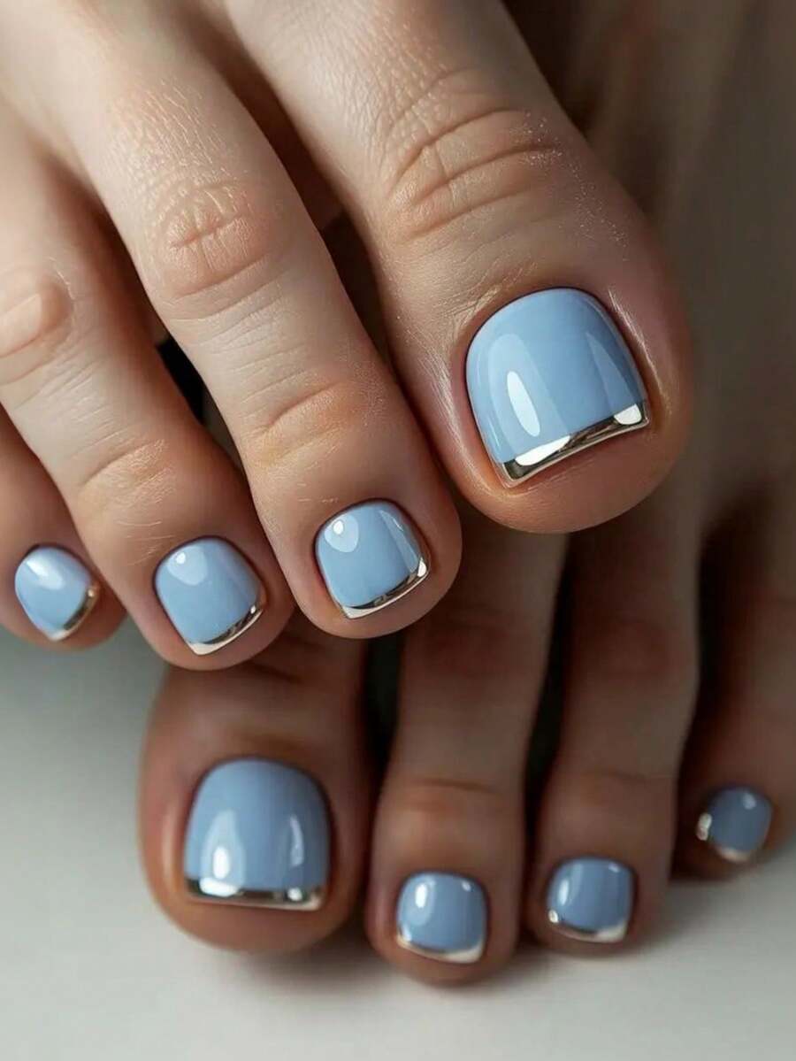 24 pièces Faux ongles d'orteil carrés brillants style français bleu clair et argent, autocollants d'ongles d'orteil courts à clipser, accessoires pour ongles d'orteil Y2K - Bleu azur - Voir 1