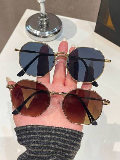 女士金属几何造型眼镜（半副），适合热带海滩度假、购物、户外休闲活动、街头摄影等场合。