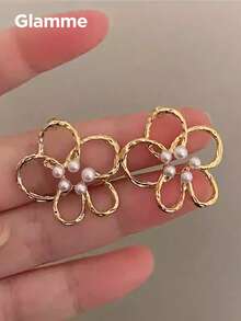 1 Pair Gold Hollow Flower Pearl Stud Earrings, Elegant French Style Earrings For Women, Versatile For Daily Wear, Dates, Vacations - Gold - View 1