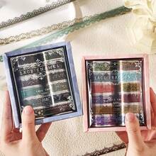 12 Rollos/Caja Pegatinas de Cinta, Serie Satin Dream, Cinta de Encaje Exquisita de Borde Ultrafino, Suministros para Scrapbooking, Accesorios para Cuadernos, Utilizados para Decorar Tarjetas, Marcos de Fotos, Computadoras, Fundas de Teléfono, Tazas de Agua, Revistas Chatarra, Estuches de Lápices, Maletas, Pegatinas Decorativas de Escritorio, Pegatinas de Vuelta a Clases, Pegatinas Divertidas de Útiles Escolares, Pegatinas para Laptop Kindle papelería manualidades libro de sticker estikers - cinta adhesiva - Ver 7