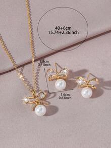 一套时尚精致的新款蝴蝶首饰套装，18K镀金铜材质，镶嵌立方氧化锆，适合女性日常、派对和聚会佩戴。 - 金色 - 查看 3