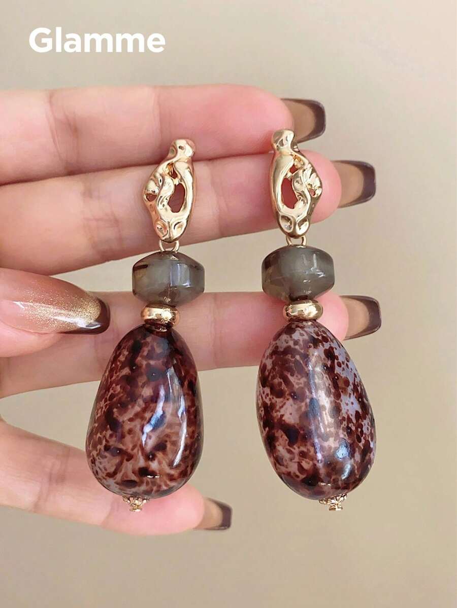 1 Đôi bông tai nhựa kiểu Pháp cổ điển, họa tiết hổ phách, thiết kế bất đối xứng, thích hợp cho kỳ nghỉ hoặc tiệc tùng dành cho nữ.