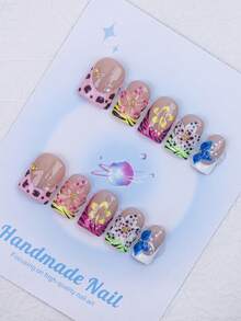 Bộ 10 móng giả thủ công hình vuông chủ đề đại dương, phong cách Y2K cá tính, màu nude, xanh lá cây, hồng, be với họa tiết nhuộm tie-dye kiểu Pháp, hoa khắc, sao biển, vỏ sò, sao, ngọc trai giả, giọt nước, phụ kiện kim loại, thích hợp cho tiệc tùng, khiêu vũ, sử dụng hàng ngày, bao gồm bộ dụng cụ, món quà tuyệt vời cho phụ nữ và bé gái, dụng cụ làm móng thủ công. - Nhiều màu - Xem 2