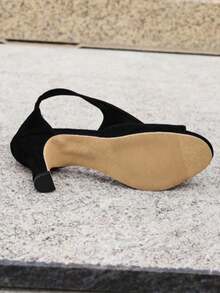 [2026 Hot Selling] Must-Have High Heels For Spring And Summer! Women's Solid Color T-Strap High-Heeled Sandals, Stylish Open-Toe Dress Shoes. ✅ Comfortable To Wear: Sturdy Heel Design, Non-Slip Sole. Suitable For Wedding Parties. ✅ Stylish Design. ✅ Available In 4 Classic Colors: Red / Pink / Black / Yellow, Easily Match Dresses And Jeans. - màu đen - Xem 6