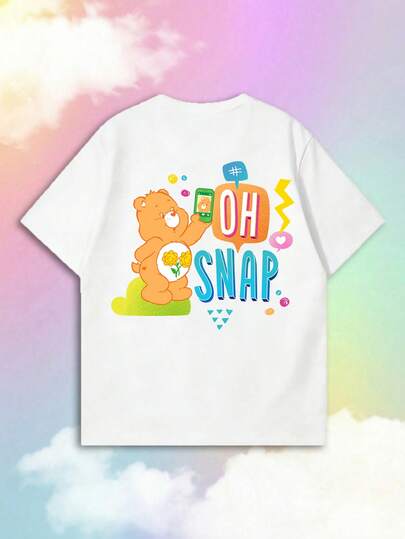 SHEIN | Care Bears 夏季女款短袖经典卡通熊手机趣味图案T恤，融合甜美酷炫的E-Girl风格和美式复古美学，既实用又百搭，适合女生约会、夏季购物、校园通勤、主题派对、复古市集、日常度假、节日聚会等各种场合，是打造千禧一代独特街头风穿搭的必备单品。