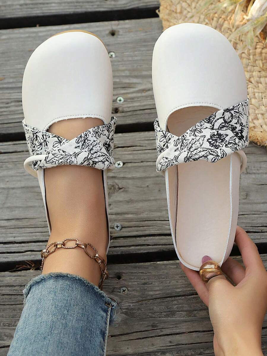 Women's Printed Element Criss-Cross Round Toe Flat Sandals, Artistic Style Suitable For Afternoon Tea And Dates, Leather Slides - Beige - View 1