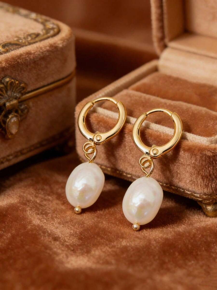 Vintage Baroque Style Girl's Faux Pearl Round Hoop Earrings, Golden Circle Eardrops, Elegant Fashion Daily Wear Accessory - Gold - View 1