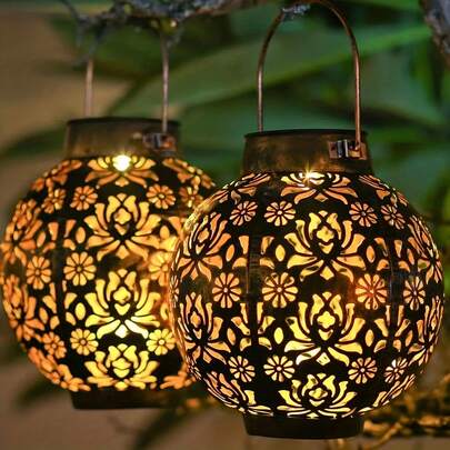 Solar Powered Metal Hanging Light, LED Outdoor Decorative Lamp With Flower Projection, Warm White Light, Suitable For Garden, Yard, Path, Lawn, Balcony, Solar Charging, No Remote Control, 600mAh Battery Capacity