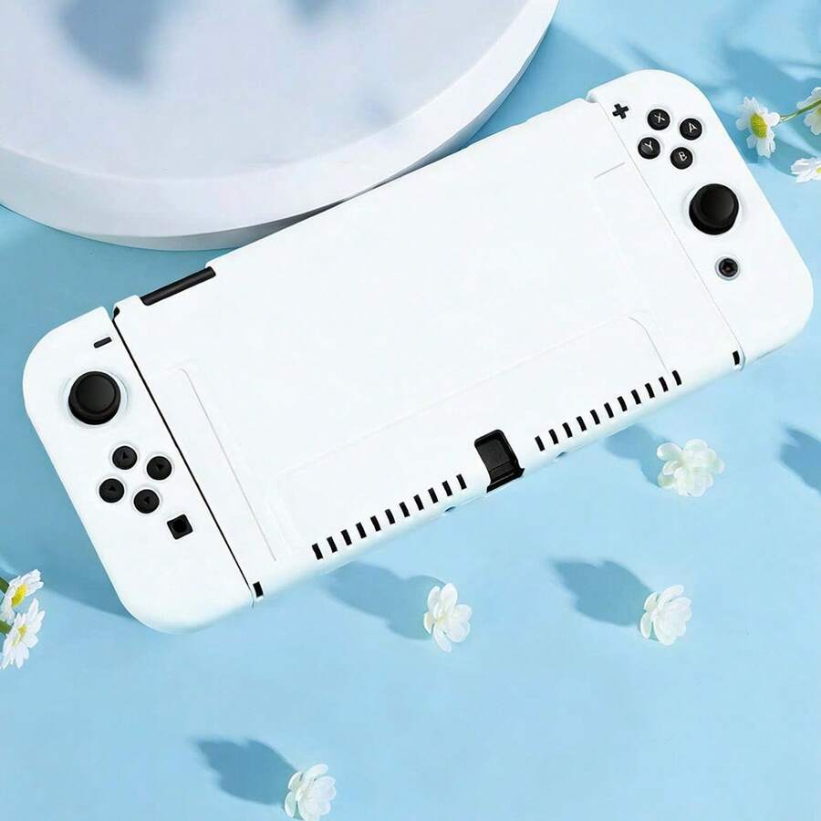 1个保护壳，兼容Switch/Switch OLED/New Switch 2 (2025)，无需取下保护壳即可安装在底座上。