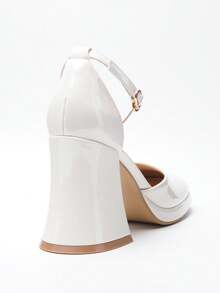 女士奶油白漆皮踝带厚底高跟鞋，喇叭形粗跟方头连衣裙鞋，配有可调节搭扣，适合办公室穿着 - 米白色 - 查看 5
