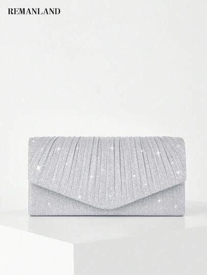 REMANLAND 这款引人注目的银色亮片手拿包采用竖褶设计，饰有亮片纹理，并呈信封式造型。非常适合派对和夜店场合，也是一份绝佳的礼物。
