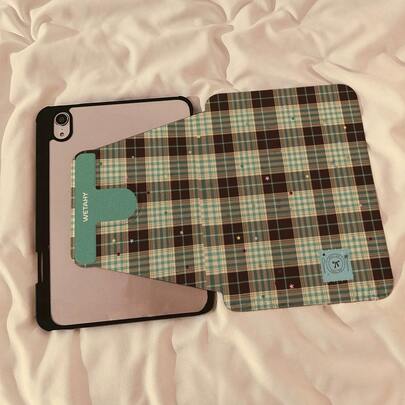 1 chiếc ốp lưng phẳng xoay được họa tiết ngôi sao kẻ caro nâu xanh cổ điển, kiểu dáng sinh viên, chân đế đa góc, chống sốc và chống trầy xước, các đường cắt chính xác, phù hợp với iPad thế hệ thứ 10 / Air 4/5/Pro 11" / 9/7/8, kiểu dáng nhẹ nhàng dành cho người dùng nữ.