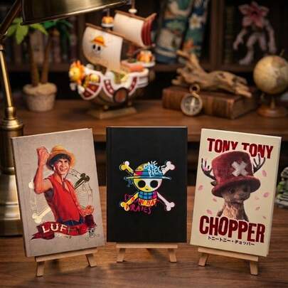 Netflix 1本官方授权的《海贼王》笔记本，封面印有蒙奇·D·路飞草帽海贼团的日记本，可用于写作、书写，是生日和节日的收藏礼物。