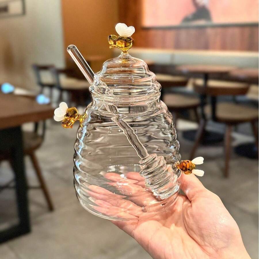 1 Set 500ML eleganter Honigtopf mit Bienen-Motiv und integriertem Löffel, hochwertig aus Borosilikatglas, luftdichter Deckel, hitze- und stoßfest, geeignet für Lebensmittelaufbewahrung in der Küche, Dekoration auf dem Esstisch, ideal als Geschenk für Imker und Köche