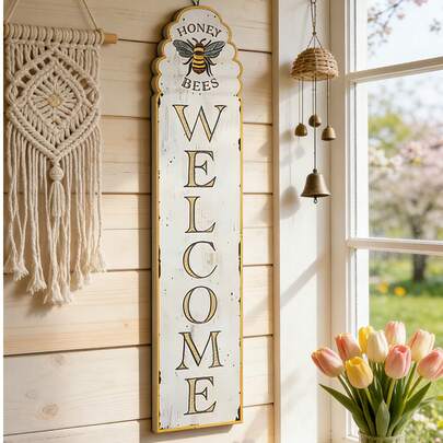 复古木质欢迎牌 - 蜜蜂图案，适合春季户外门廊和乡村风格家居墙面装饰，尺寸为 11.81*3.95 英寸，复古风格装饰吊坠，可用于装饰家居门廊和花园。
