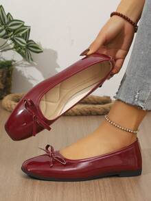 Os mais recentes sapatos femininos de amarrar na cintura são mocassins modernos e confortáveis. Adequados para universidade, escola, uso casual, festas e bailes. Características destes sapatos: design multicolorido e sola plana. Sapatilhas de ballet. - Borgonha - Ver 4