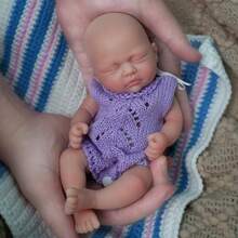 7 Zoll waschbare Ganzkörper-Reborn-Baby-Mädchen-Puppe aus massivem Silikon, mit 3D-realistischer Haut, trägt lila Kleidung, weiche Haptik, geeignet für Kinder ab 3 Jahren, kann als Weihnachts-, Halloween-, Thanksgiving-Geschenk oder Sammlung verwendet werden - Mauve - Übersicht 7