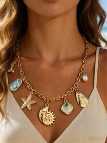 Collier charm or océan pour femme - Chaîne plaquée or avec pendentifs étoile de mer, coquillage, perle et soleil/lune céleste - Bijou de plage et vacances d'été - Multicolore - Voir 1