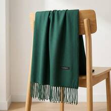 Unisex Solid Color Winter Scarf With Fringe, Classic Style. Long And Thick Faux Cashmere Scarf For Women And Men. Warm And Soft Accessory Ideal For Cold Days. Wind Protection For Daily Use And Leisure. Versatile Piece That Matches Various Autumn And Winter Looks. Available In Several Colors To Complete Your Style With Elegance And Comfort. - Green - View 2