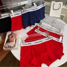 Calvin Klein 3-Pack Premium Gift Set Boxer Briefs | Men's Soft Breathable Cotton Underwear With White Trim, Includes Gift Bag - 黑紅灰 - 查看 4