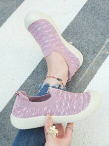 Van Skr 2026 New Korean Style Knitted Mesh Breathable Women's Shoes, Slip-On Soft Bottom Casual Loafers, Low Vamp Beijing Cloth Shoes, Student Daily Commute Slouchy Shoes - Baby Pink - View 5