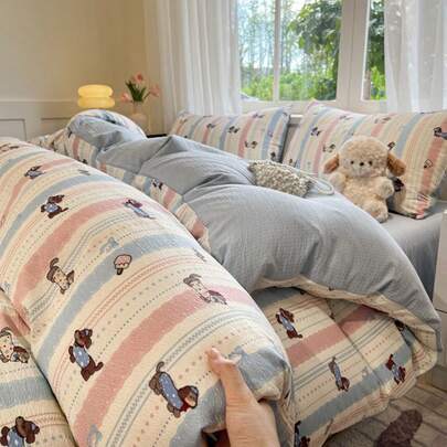 4件套亲肤可爱风格马卡龙条纹腊肠犬印花被套套装（1个被套+2个枕套+1个床单，不含被芯），双面AB款可爱腊肠犬印花床上用品套装，柔软透气四季皆宜的云朵提花被套，卧室、客房适用