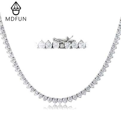 MDFUN Dây chuyền tennis 4mm, dành cho nữ - Mạ vàng trắng 18K, đính đá Cubic Zirconia tròn, kiểu dáng cổ điển, dạng dây xích cắt kim cương, 3 chấu, phù hợp cho cả nam và nữ.