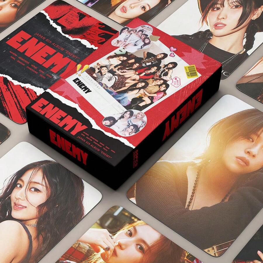 55张KPOP TWICE日本第六张专辑《ENEMY》周边LOMO风格双面高清照片卡套装，包含娜琏/定延/Momo/Sana/志效/Mina/多贤/彩瑛/子瑜收藏卡，K-Pop偶像盒装高清小卡，精选团体及个人精美照片，幕后自拍，质感细腻不褪色，ONCE粉丝必备。 - 彩色 - 查看 1
