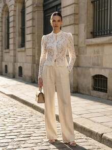 春秋季蕾丝钩领修身白色衬衫，时尚优雅的OL风，修身剪裁，泡泡袖设计，全蕾丝镂空纽扣，法式浪漫气息，优雅内搭 - 白色 - 查看 9