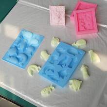 2件套可重复使用硅胶模具，包含8种不同的水果和海洋动物造型，不易变形，易于清洗和脱模。多用途模具，适用于石膏、肥皂、蜡烛和珠宝制作。 - 8種不同動物 - 查看 2
