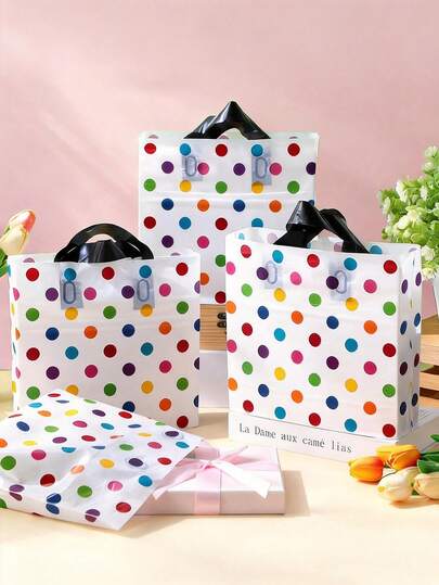 10/20个装彩色波点礼品袋，采用耐用塑料制成，适合时尚礼品、购物和派对回礼。这些便携式礼品袋非常适合节日、庆典和日常使用，是节日派对赠品的理想之选。