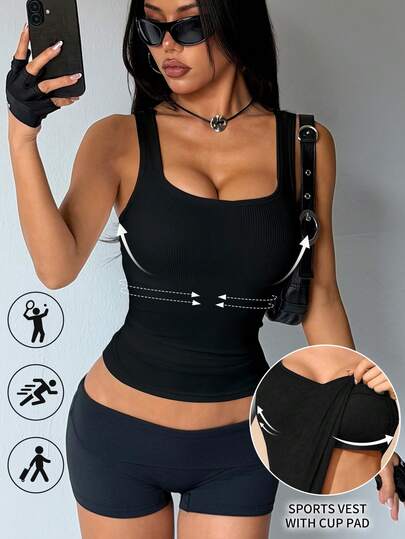 一件多功能U型露背吊带背心，内置杯托，休闲无袖打底衫，适合户外/运动，春、夏、秋、冬四季穿着。