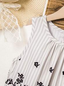 Ensemble sans manches à imprimé rayé rétro pour tout-petites filles. Présentant un motif rayé rétro et une bordure délicatement brodée, confortable et élégant, convient pour le port quotidien, les vacances, les voyages et les rassemblements familiaux, un excellent choix pour rehausser le charme élégant d'une petite fille. - Beige - Voir 4