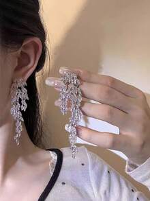 1 Đôi bông tai bạc kiểu dáng Châu Âu & Mỹ, nhiều lớp hình lá tua rua, sang trọng, lãng mạn, thích hợp cho đám cưới/tiệc tùng. - Bạc - Xem 1