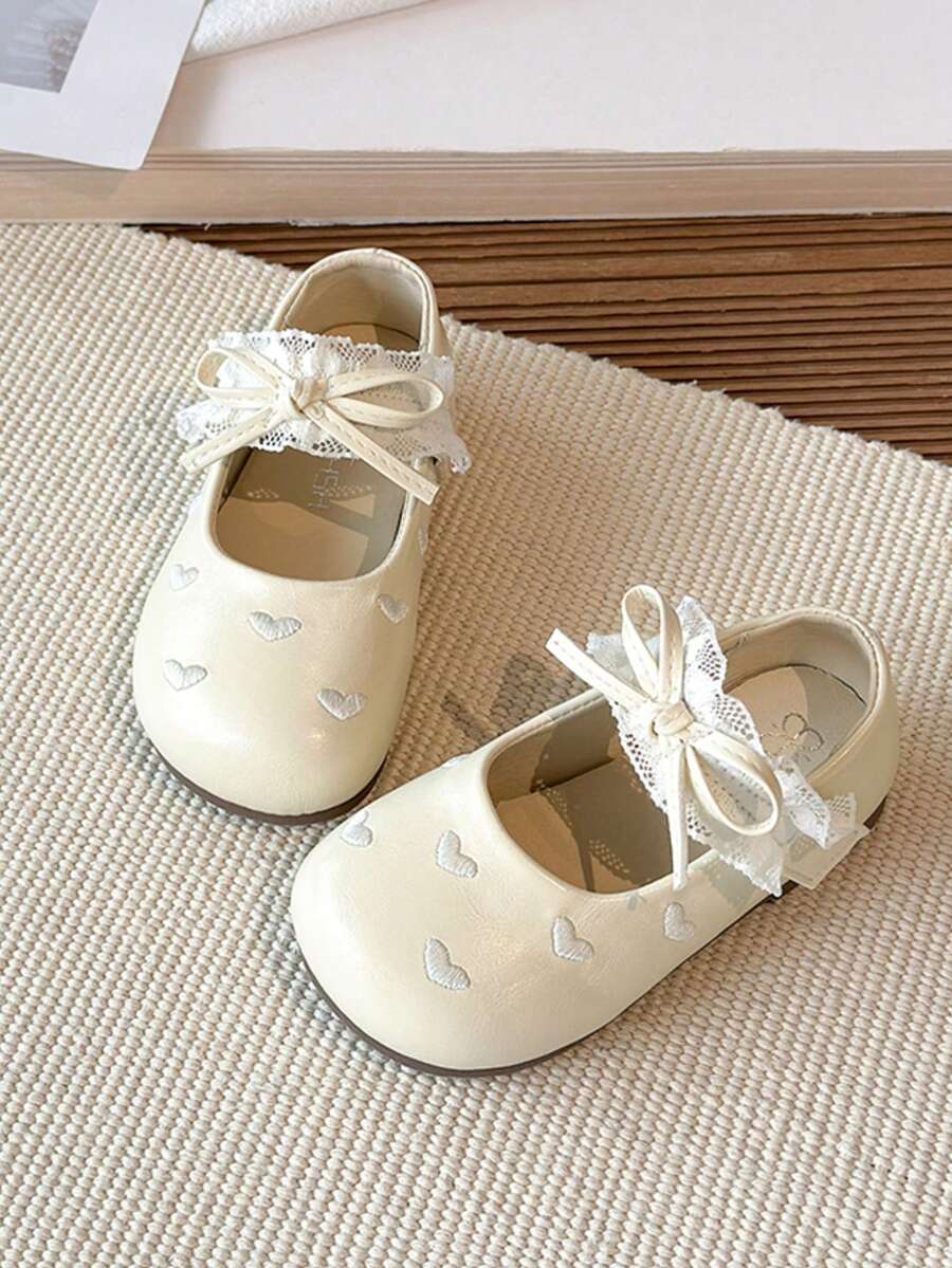 1 Pair Girls' Solid Color Heart Embroidered Breathable Slip-On Loafers, Round Toe Wear-Resistant Lace Trim Casual Shoes For Spring & Autumn - Yellow - View 1