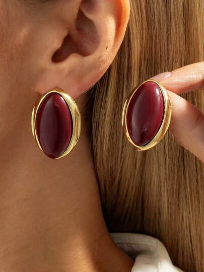 复古奢华红色仿宝石开口耳环。简约树脂镶嵌耳饰。