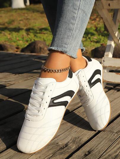 Giày thể thao đế bằng nữ - Giày casual buộc dây đa năng phối họa tiết sọc hình học, giày sneaker thời trang linh hoạt cho mọi mùa, phù hợp cho đi làm, đi học, dạo phố, leo núi, mặc thường ngày (Kích thước nhỏ hơn so với bình thường, nên đặt mua lớn hơn một size)