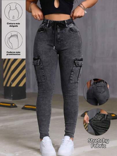 Jeans cargo skinny de mezclilla gris humo lavado con cordón y bolsillos múltiples efecto levantador de glúteos elásticos