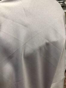 大码女士休闲灰色衬衫，采用柔软舒适、轻盈透气的涤纶面料，略带弹性，尺码宽松，适合春夏穿着，可叠穿或日常、办公、工作、度假等场合。 - 灰色 - 查看 7