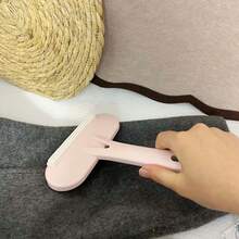 2件套双色除毛刷 | 白色和粉色可选。有效去除衣物、织物和家具上的绒毛、宠物毛发和起球。便携式可重复使用手持除毛刷，适用于地毯、汽车脚垫、沙发、宠物床、家具等。 - 雙面刮毛器 - 查看 8