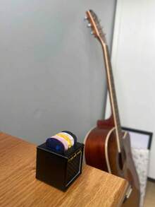 1 Peça Porta Palhetas de Guitarra - Caixa de Armazenamento de Palhetas em Formato de Guitarra Preta Comporta 5 Palhetas, Bolsa Elegante e Portátil para Palhetas, Organizador de Palhetas em Formato de Amplificador de Guitarra (Palhetas Não Incluídas), Porta Palhetas Portátil e Popular, Presente Ideal para Amantes de Música e Guitarristas, Perfeito para o Dia dos Namorados - Armazenamento de palhetas 3D - Visão 5