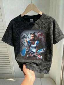 2026 “黑暗爱丽丝”仙境图案T恤，常规版型复古颓废风T恤，舒适酸洗短袖上衣，独特的哥特街头风，Pinterest 时尚休闲黑色夏季款 - 黑色 - 查看 1