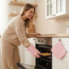 Bộ 4 món găng tay lò nướng và miếng lót nồi hình trái tim dễ thương, làm bằng cotton mềm mại chịu nhiệt, màu hồng, thích hợp để nướng và nấu nướng (Bao gồm 2 găng tay lò nướng và 2 miếng lót nồi). - Hồng - Xem 5
