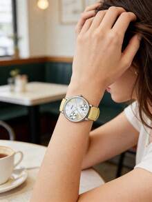 Fossil Đồng hồ nữ họa tiết hoa 3D, dây da màu vàng nhạt, mặt số khảm xà cừ, kiểu dáng dễ thương, phù hợp đeo hàng ngày, xem ngày, hoặc trong những dịp thường ngày. - Màu vàng - Xem 3
