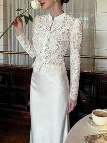 春秋季蕾丝钩领修身白色衬衫，时尚优雅的OL风，修身剪裁，泡泡袖设计，全蕾丝镂空纽扣，法式浪漫气息，优雅内搭 - 白色 - 查看 8