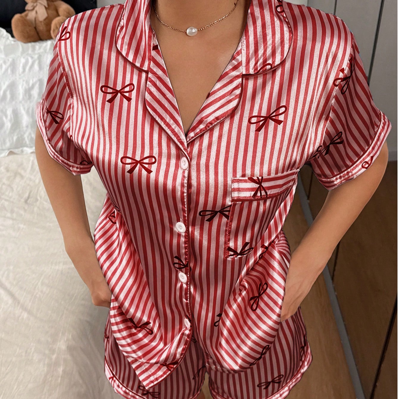 Conjunto de pijama para mujer con pajarita y pantalón corto con estampado de rayas de manga corta