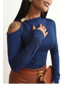 Blusa Feminina Zoe Manga Longa Suplex Premium – Elegância com Detalhe de Fivela - Gola Assimétrica -  Temos em outras cores - Após a compra nos enviem no chat a cor escolhida - fotos no banner. - Azul Marinho - Visão 4